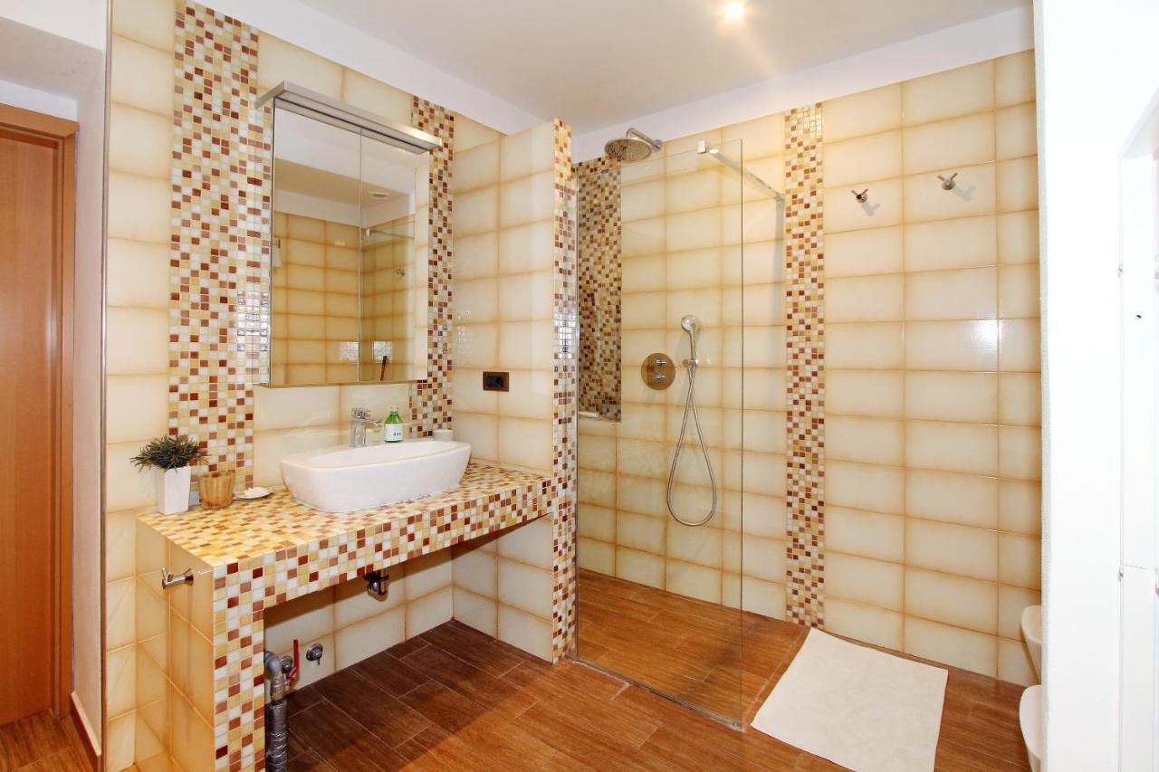 Apartment Dezo Istria Izola Eksteriør billede